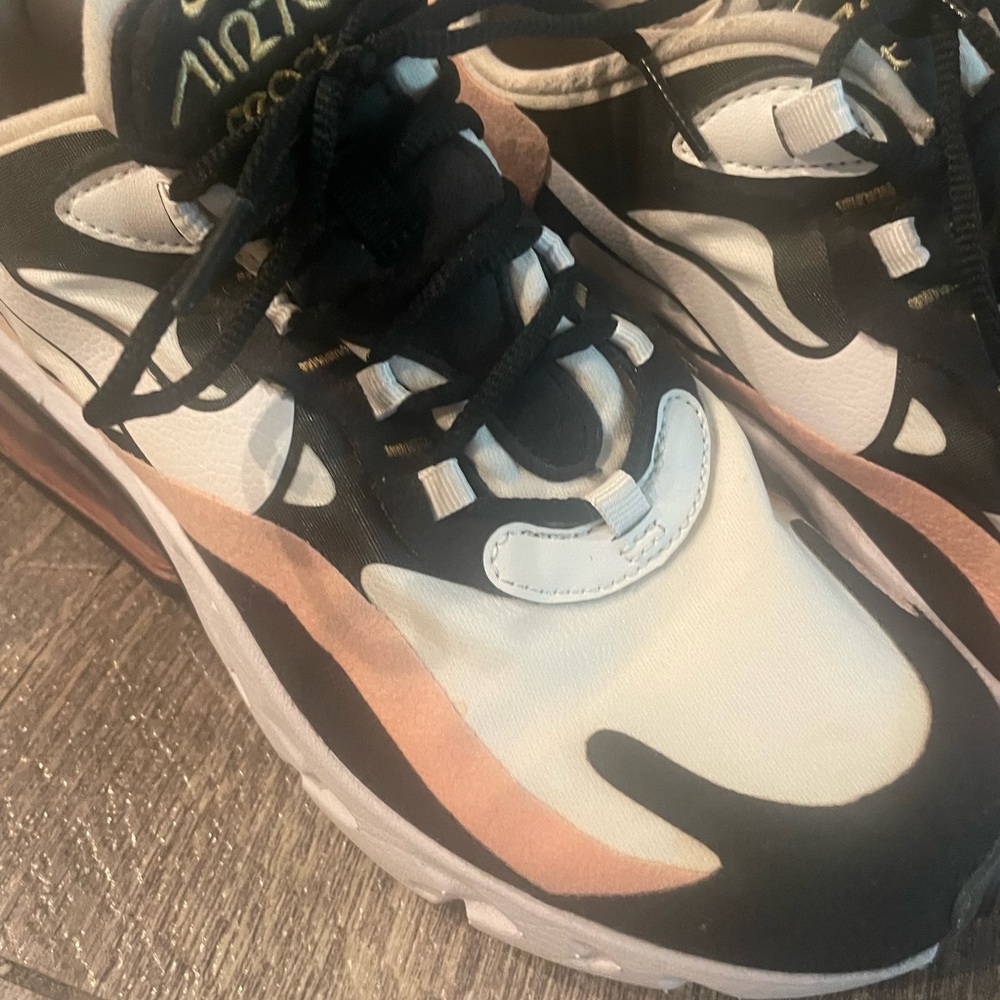 Women’s Nike Air Maxes Size 8 - Picture 4 of 4
